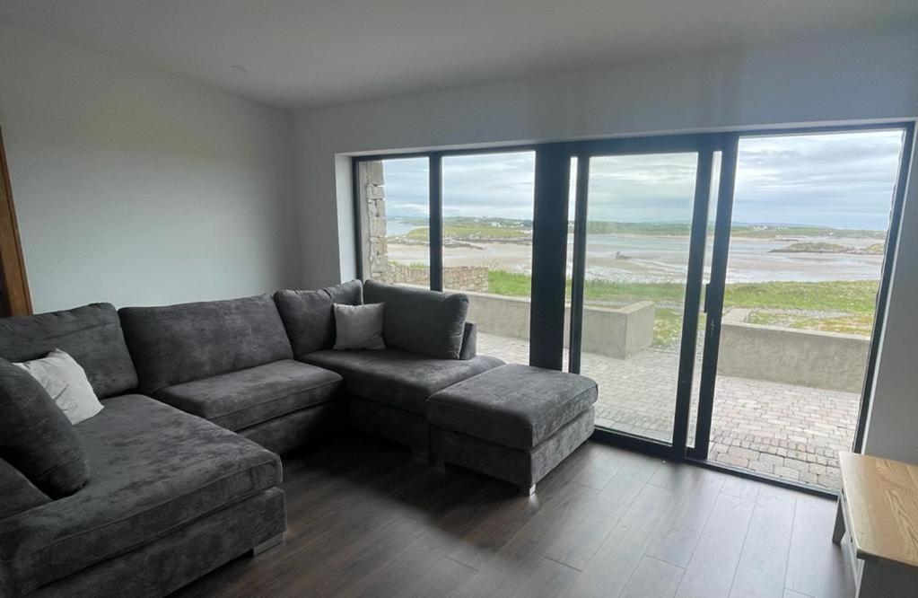 Ostan Gweedore Deluxe Apartments 번베그 외부 사진